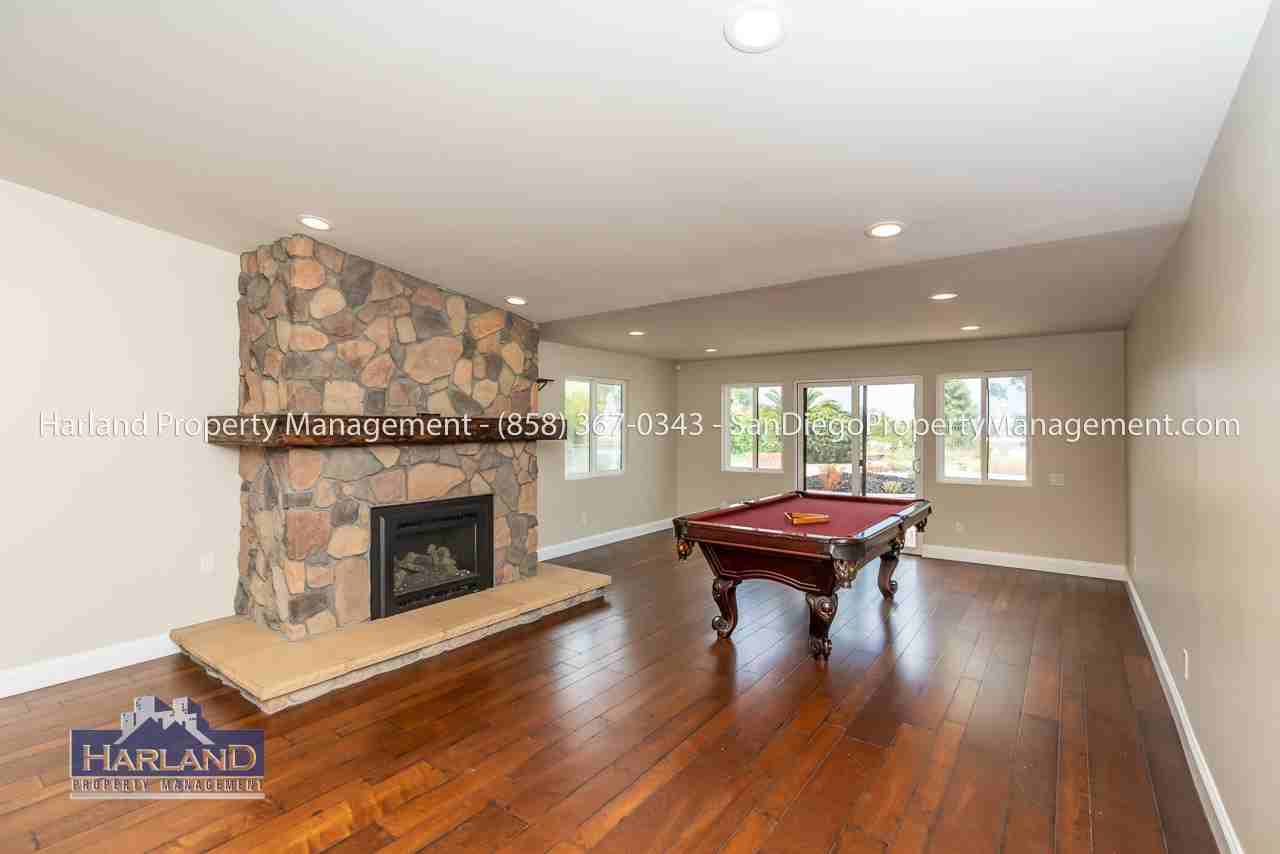 6271 Soledad Mountain Rd - Photo 4 of 10