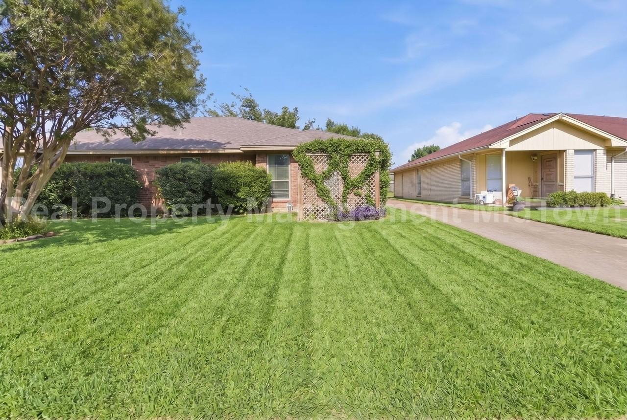 2307 Monte Carlo Dr - Photo 2 of 24