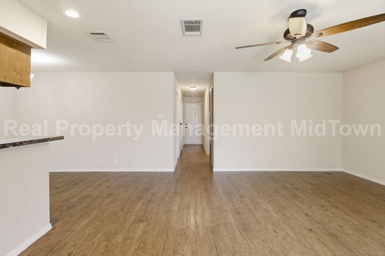 2307 Monte Carlo Dr - Photo 3 of 24