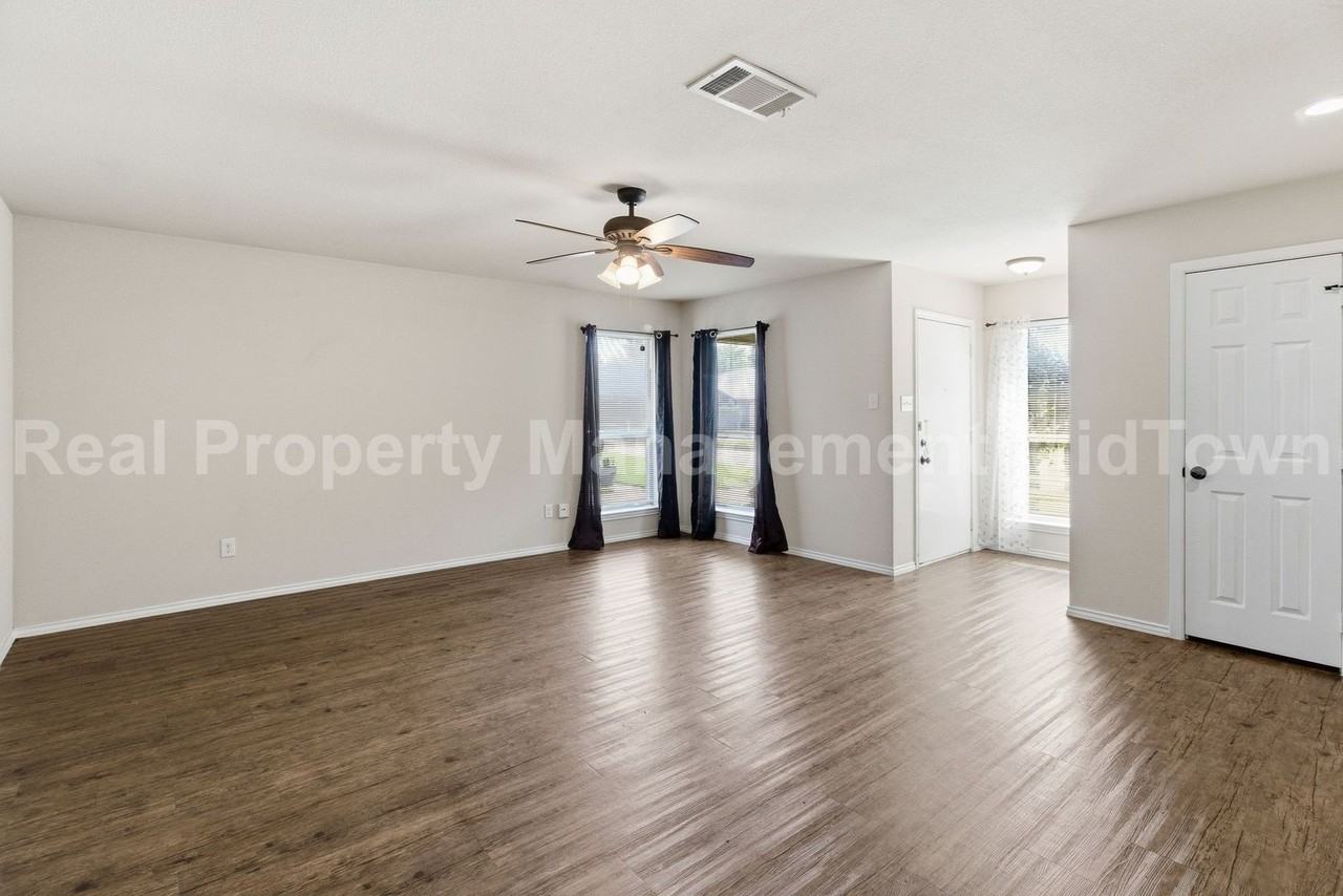 2307 Monte Carlo Dr - Photo 6 of 24