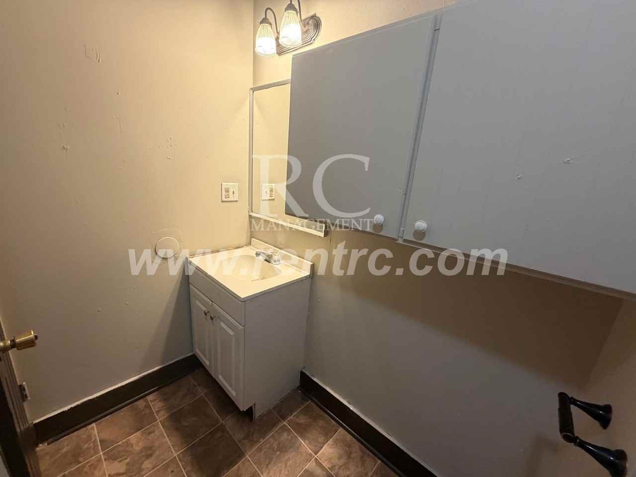 606 N Grant St - Photo 5 of 13