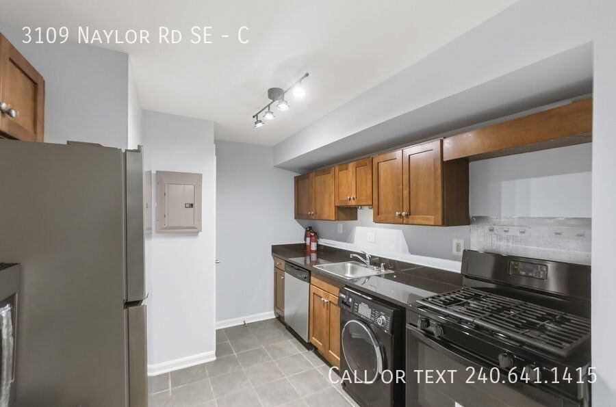 3109 Naylor Rd Se #C - Photo 3 of 13