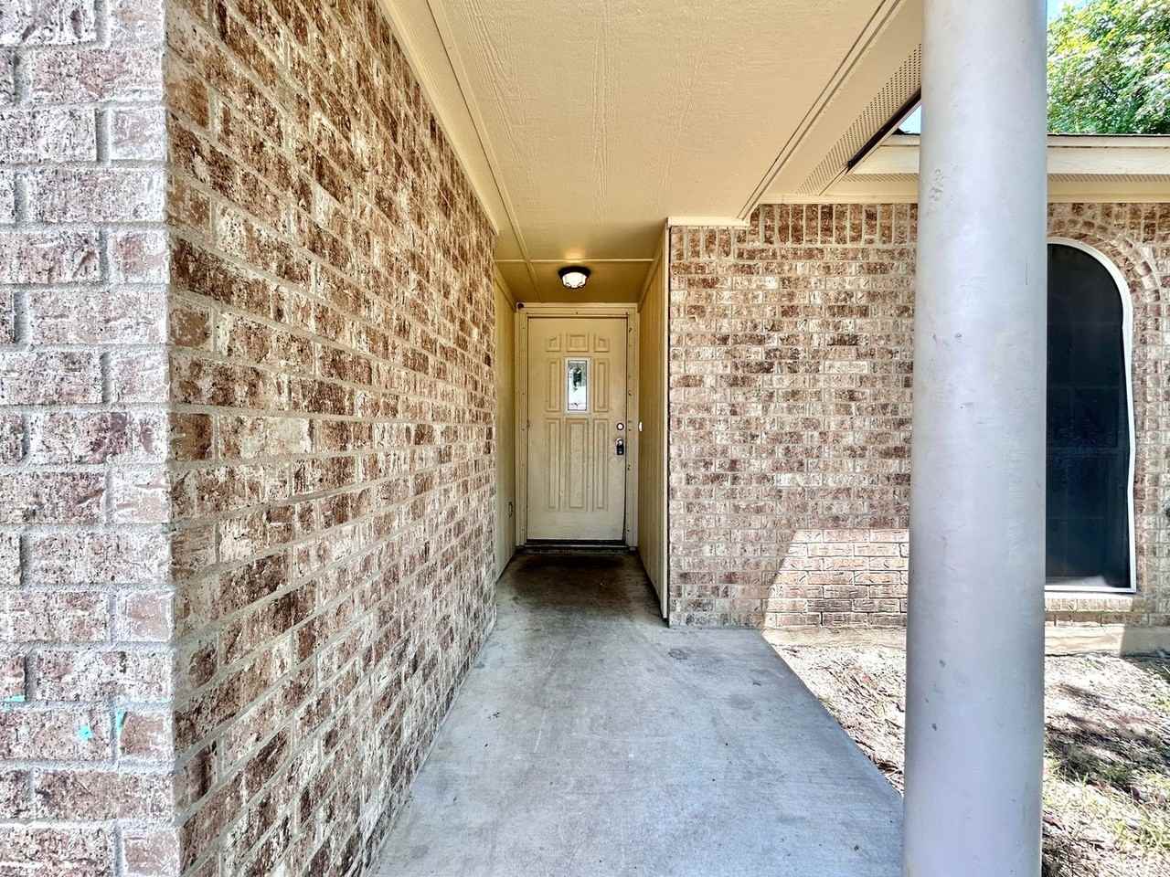 404 Mesquite Cir - Photo 4 of 29