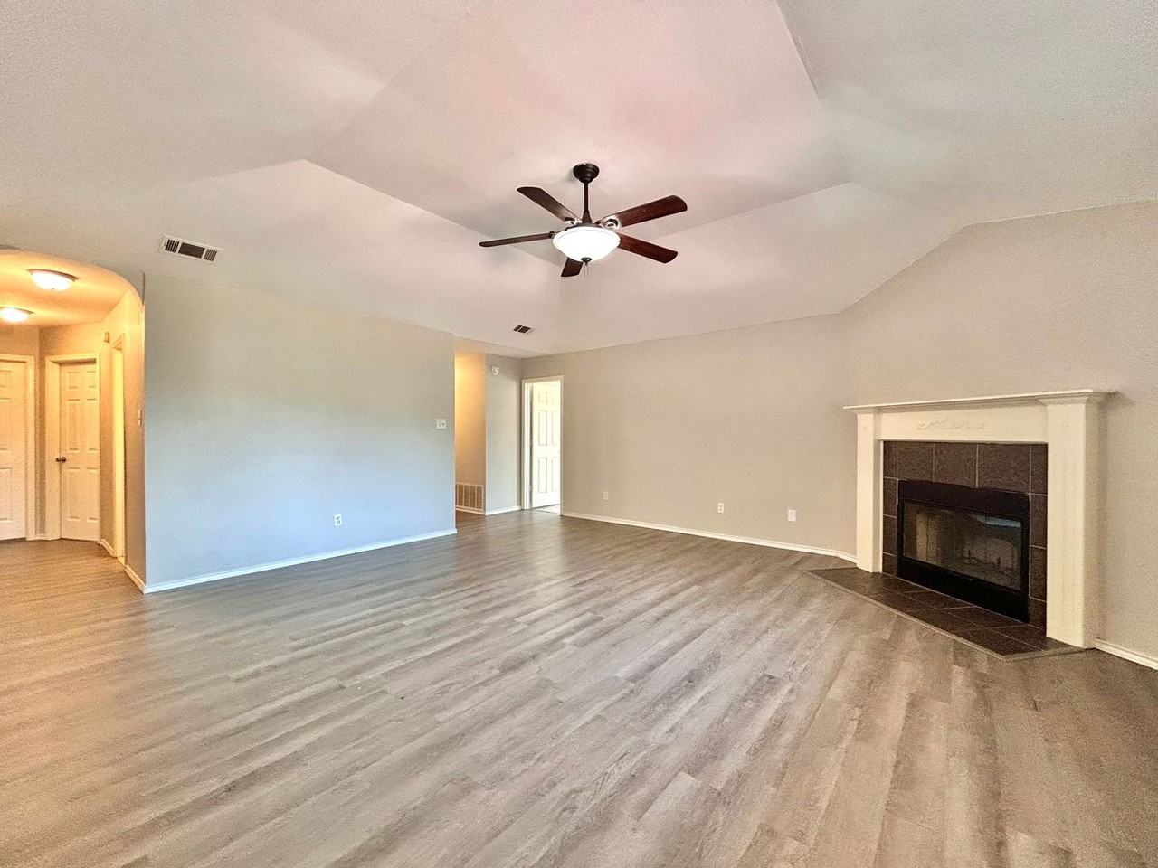 404 Mesquite Cir - Photo 6 of 29
