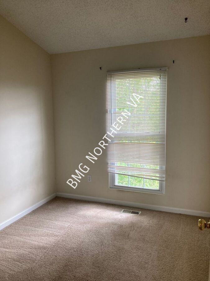 3045 Madden Ct - Photo 5 of 23
