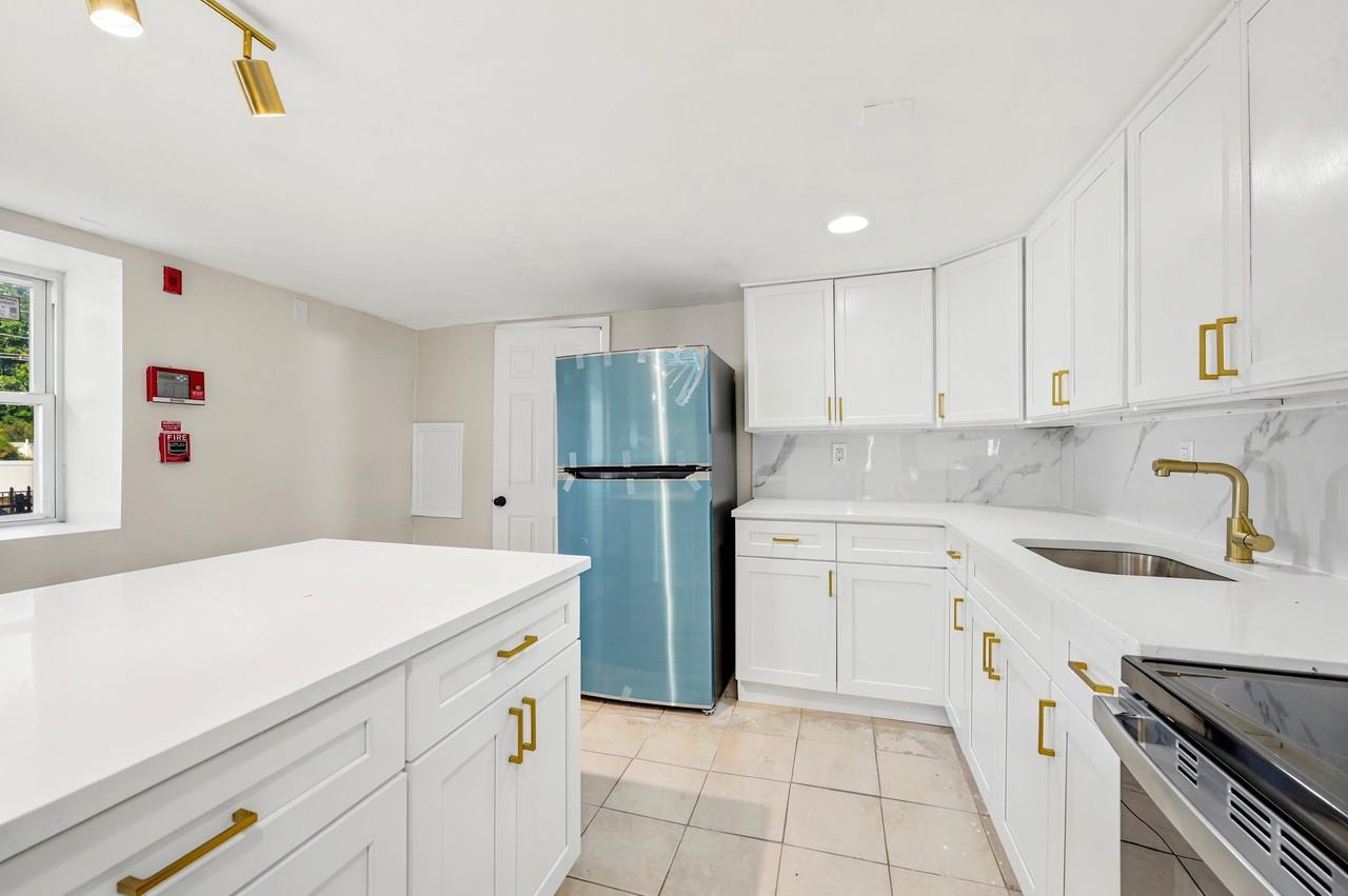 1873 E Tulpehocken St #L - Photo 4 of 11