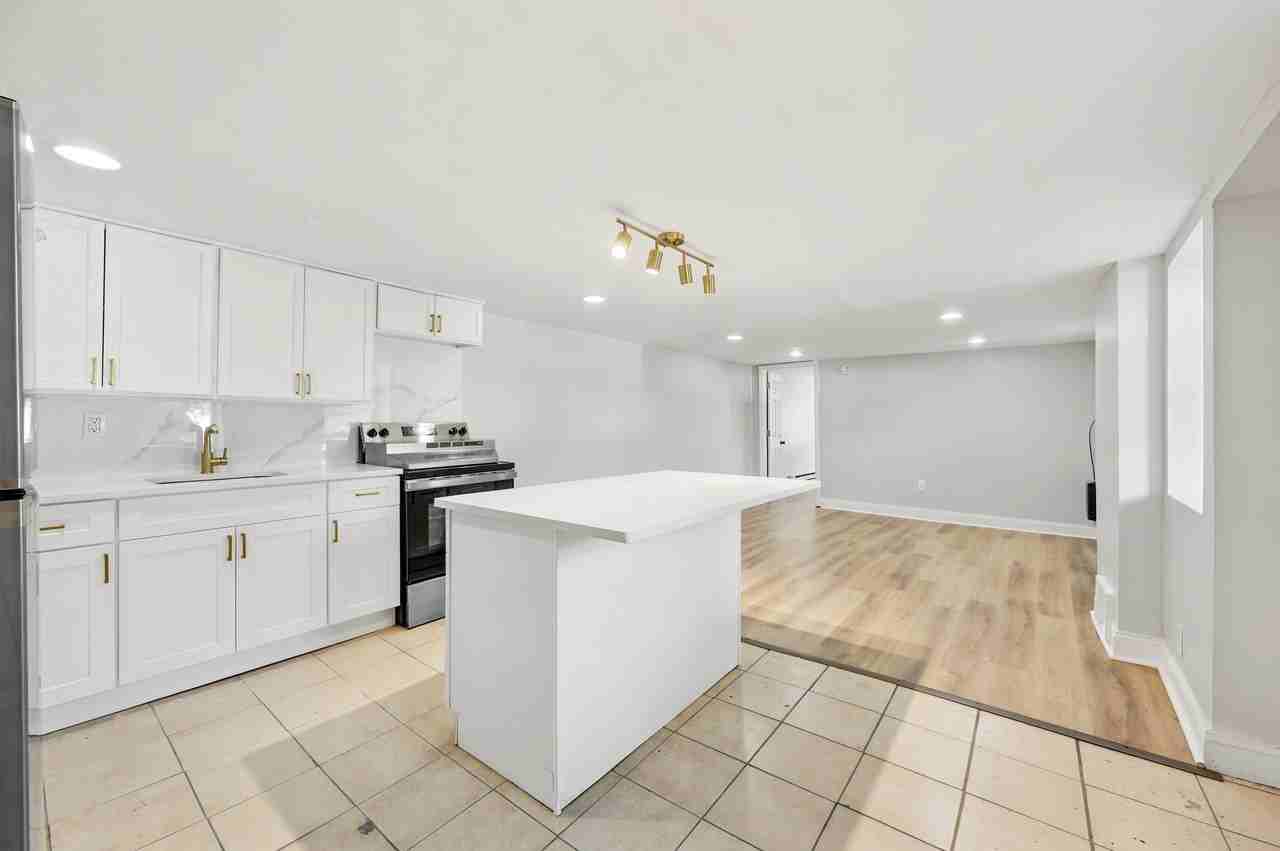 1873 E Tulpehocken St #L - Photo 5 of 11
