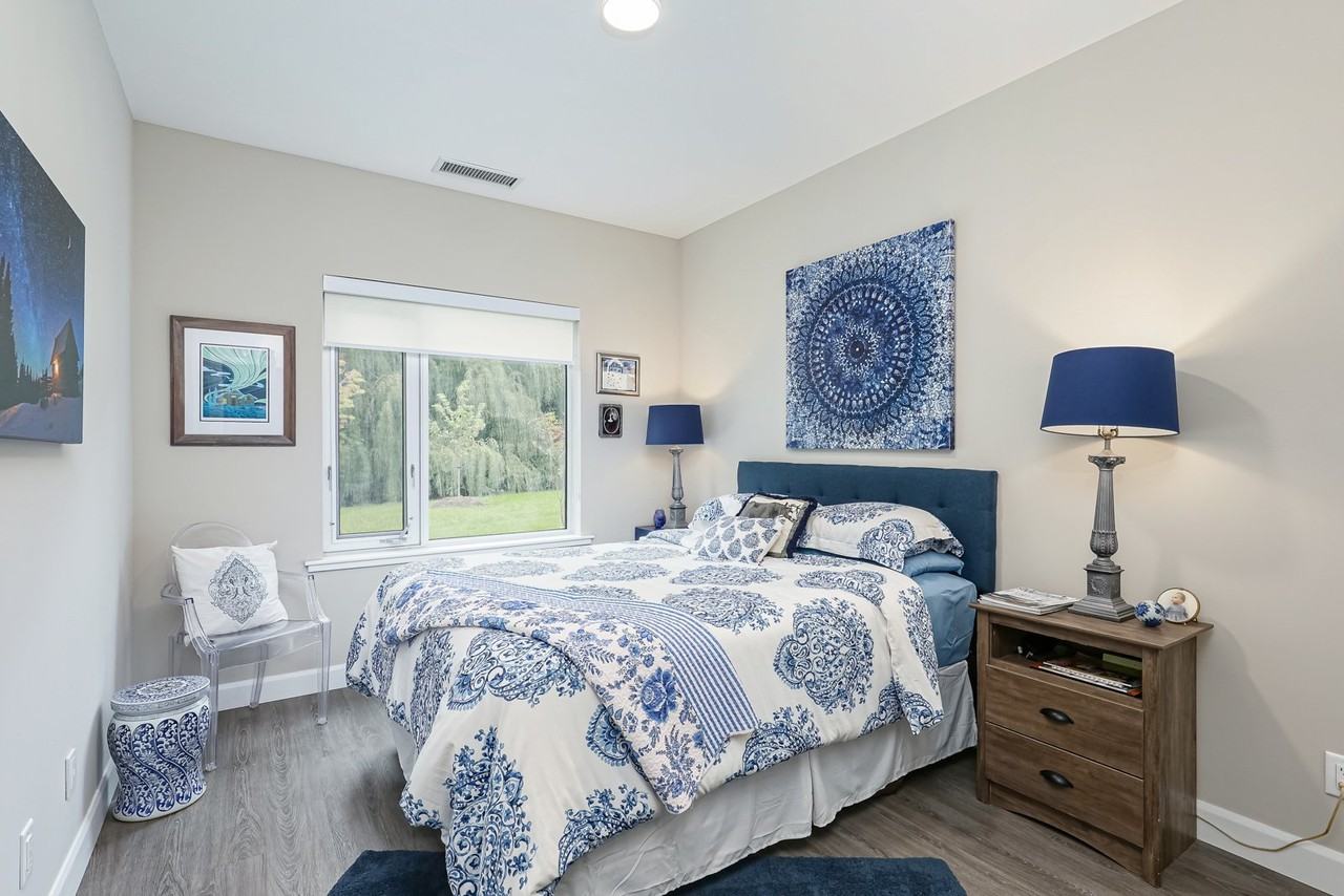417 Peel St - Photo 4 of 15