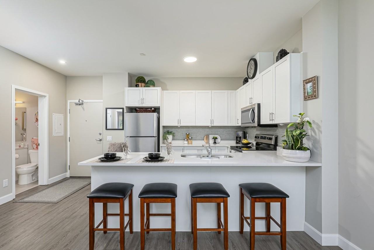 417 Peel St - Photo 7 of 15