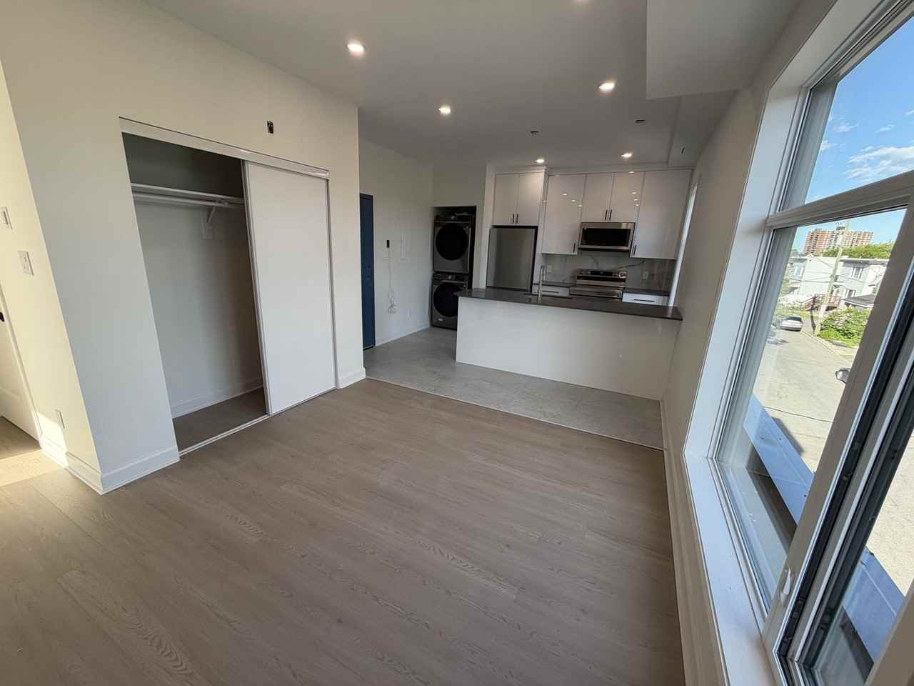 249 Shakespeare St - Photo 2 of 15