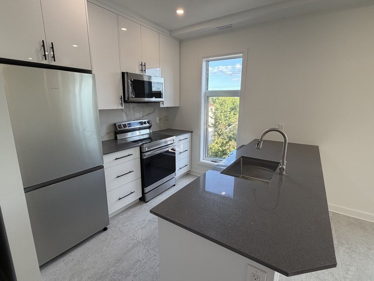 249 Shakespeare St - Photo 3 of 15