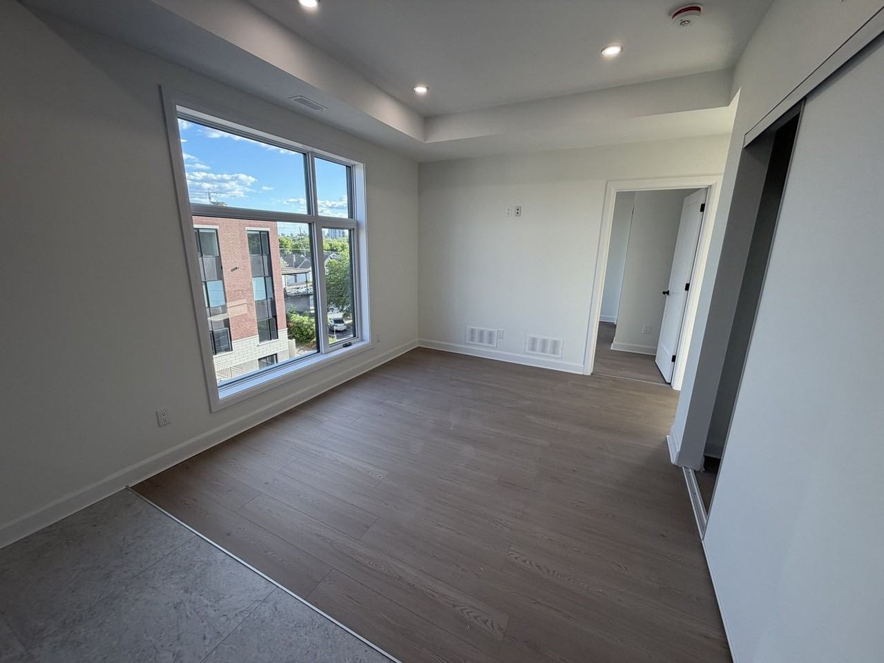 249 Shakespeare St - Photo 5 of 15
