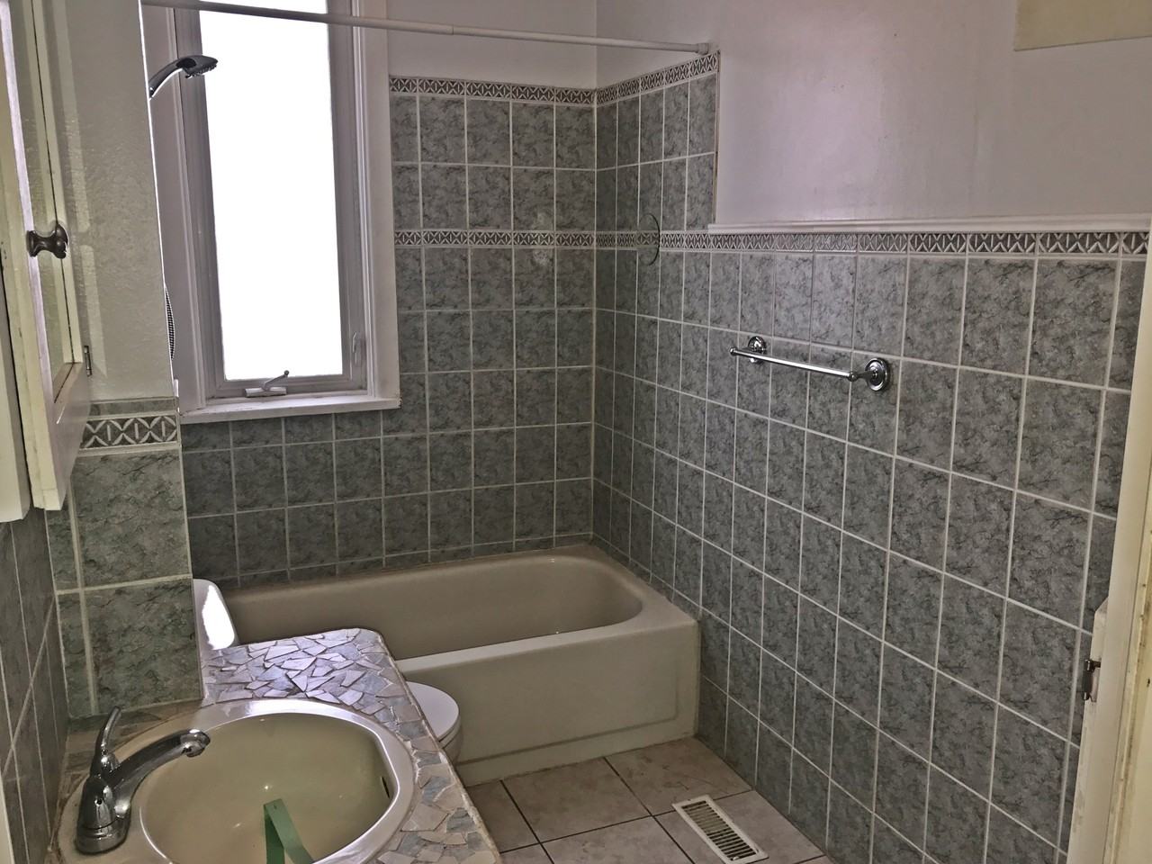 114 16 St N #1 - Photo 2 of 11