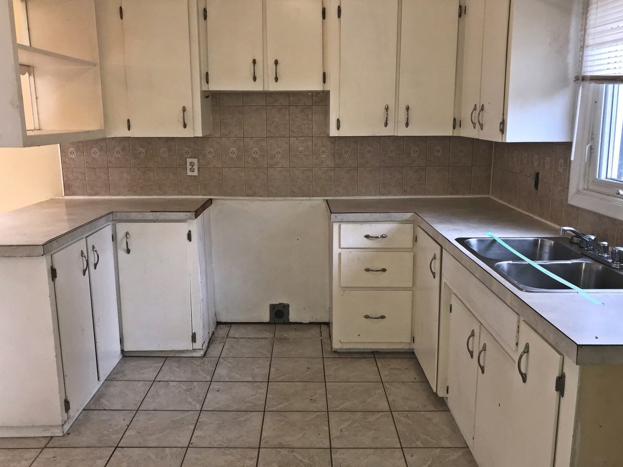 114 16 St N #1 - Photo 4 of 11