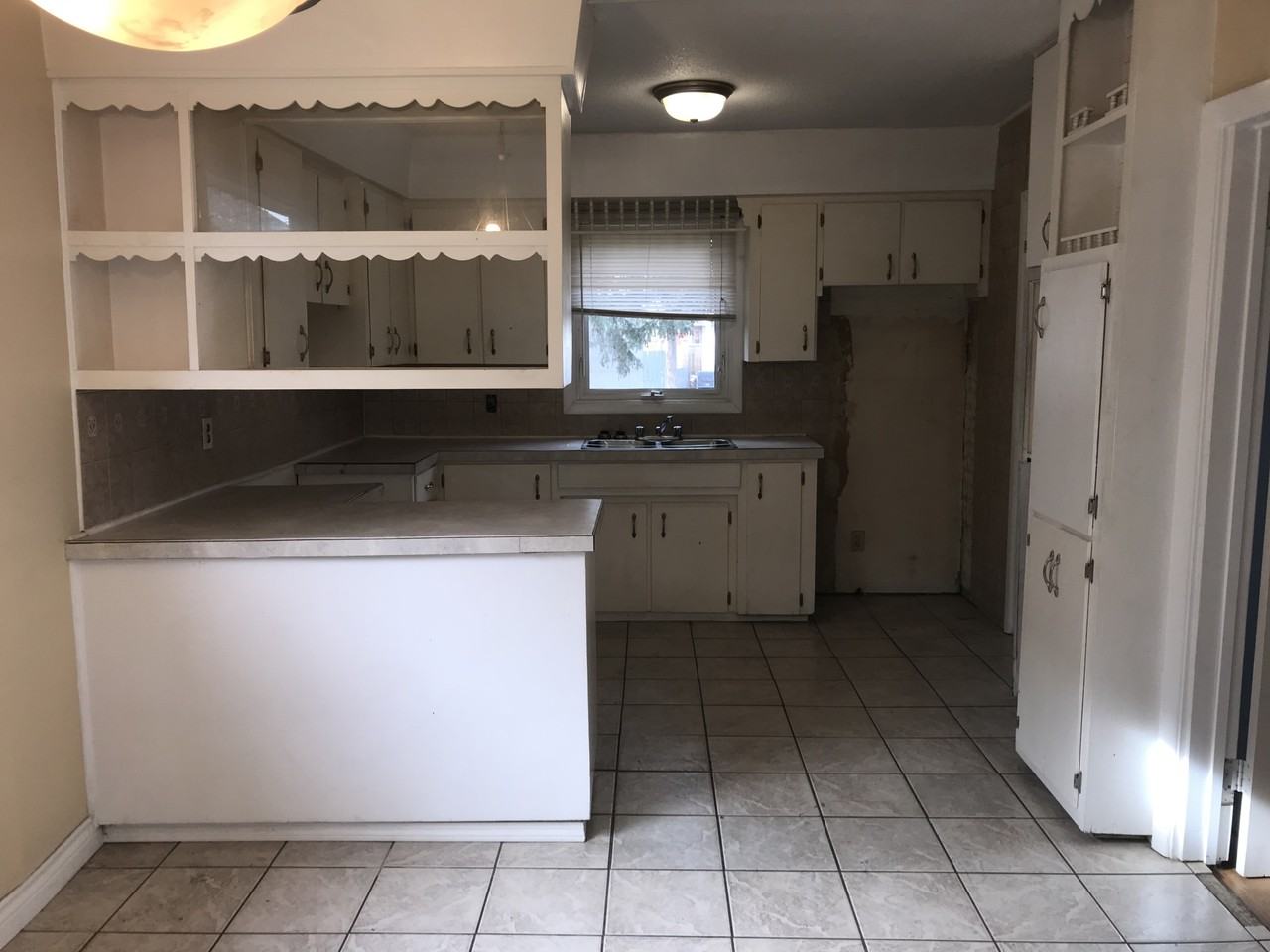 114 16 St N #1 - Photo 6 of 11