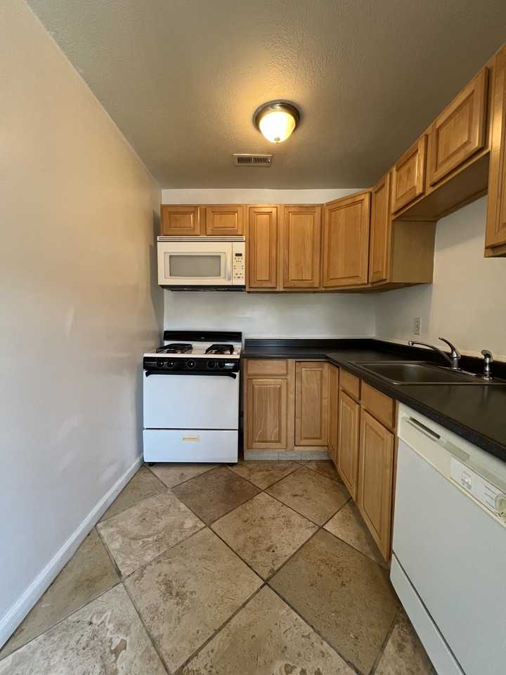 3401 Central Street - Photo 5 of 21