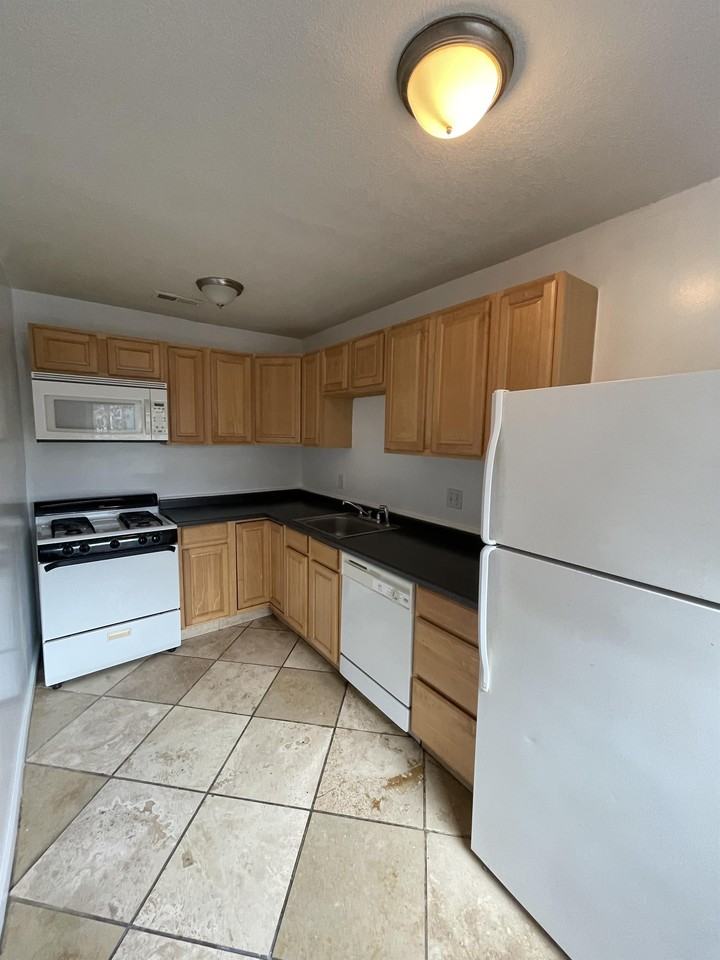 3401 Central Street - Photo 6 of 21
