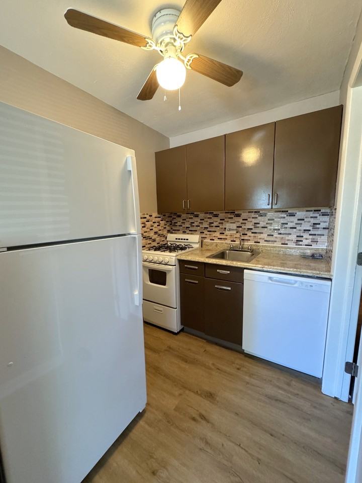 160 North Sylvan Avenue - Photo 4 of 10