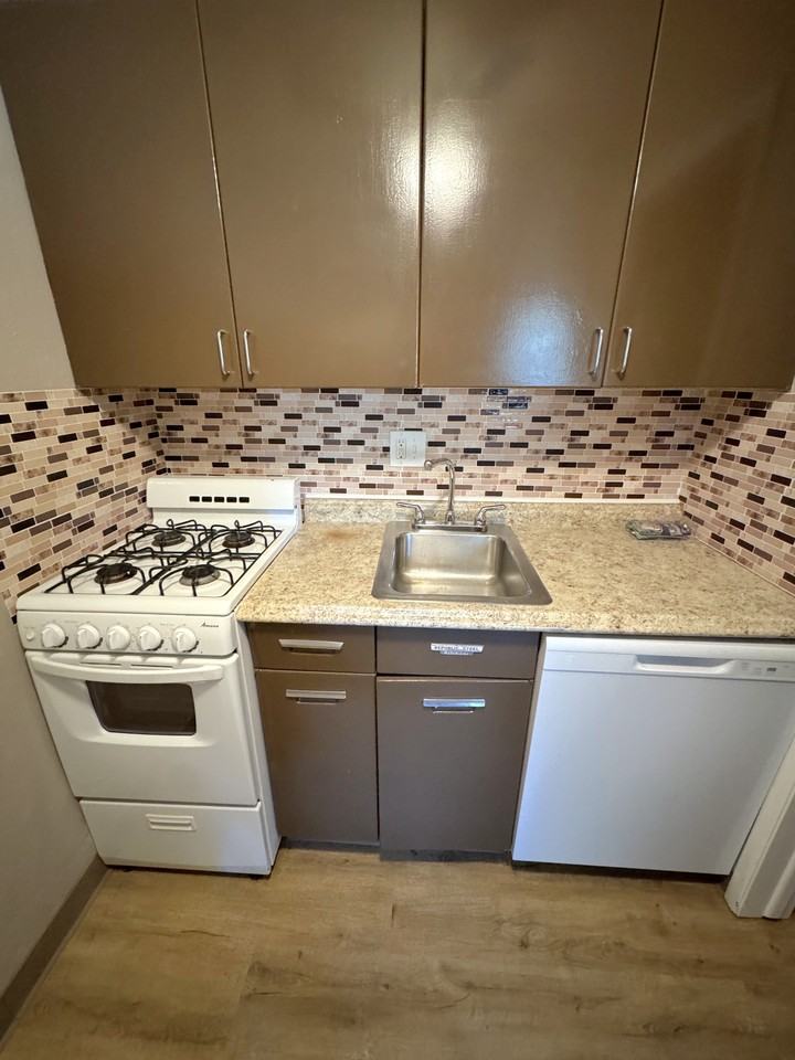 160 North Sylvan Avenue - Photo 5 of 10