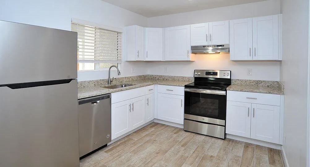 1492 // 3318 East Presidio Road - Photo 4 of 12