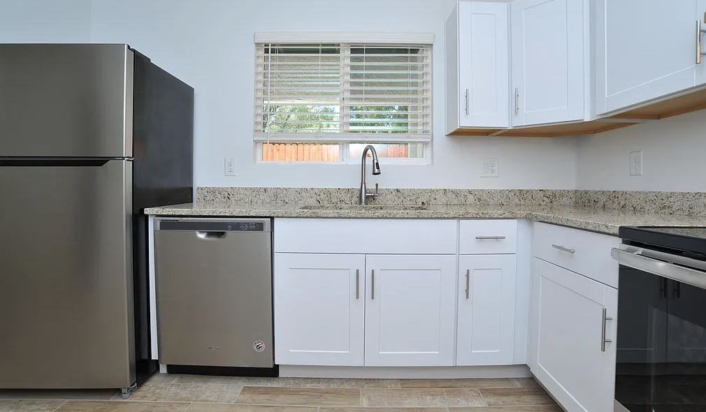 1492 // 3318 East Presidio Road - Photo 5 of 12