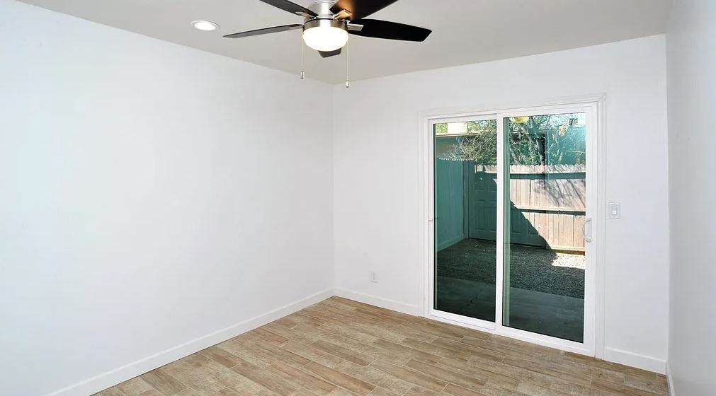 1492 // 3318 East Presidio Road - Photo 7 of 12