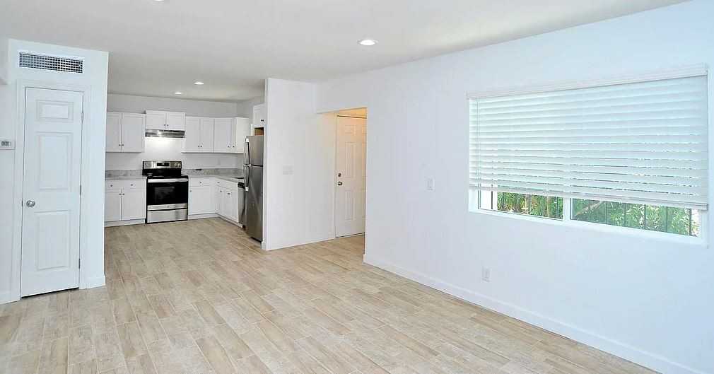 1507 // 3302 East Presidio Road - Photo 3 of 14