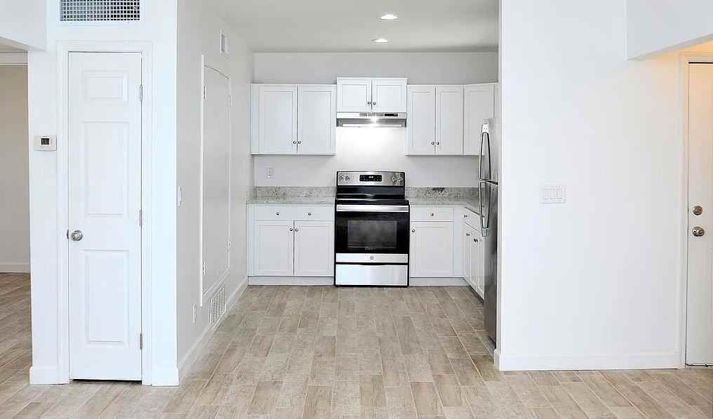 1507 // 3302 East Presidio Road - Photo 4 of 14
