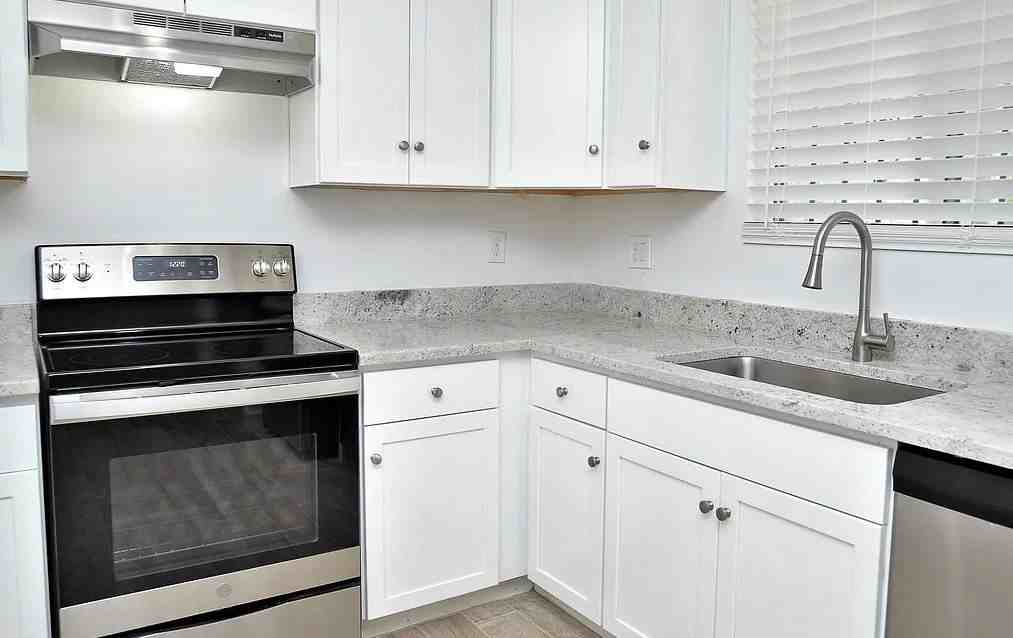1507 // 3302 East Presidio Road - Photo 7 of 14