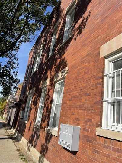 7556 South Champlain Avenue - Photo 4 of 8