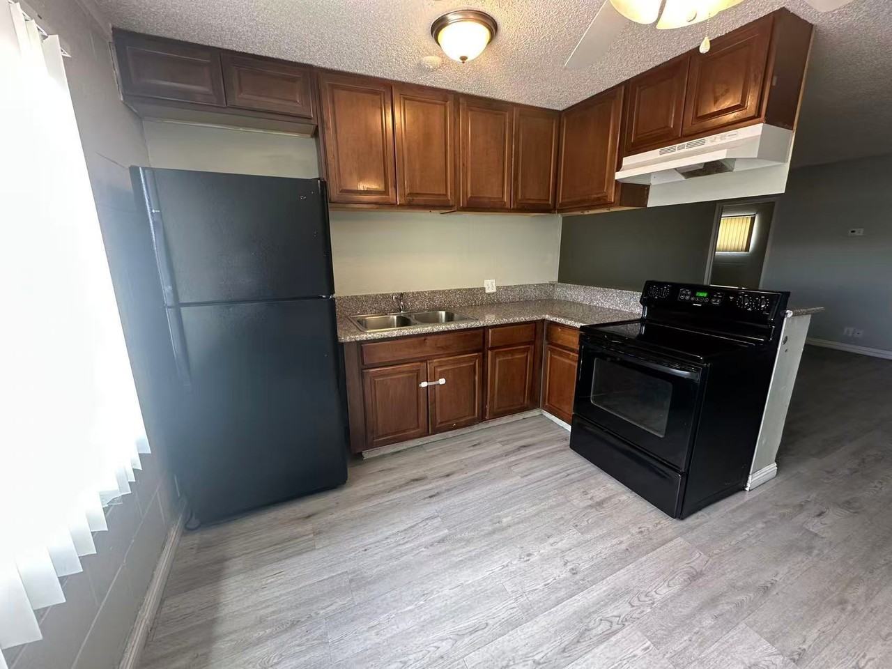 581 Northrop Avenue - Photo 4 of 7