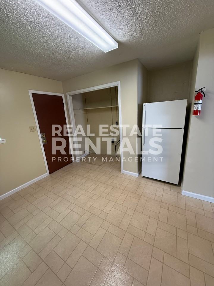 College Heights - Photo 3 of 22