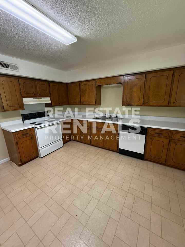 College Heights - Photo 4 of 22