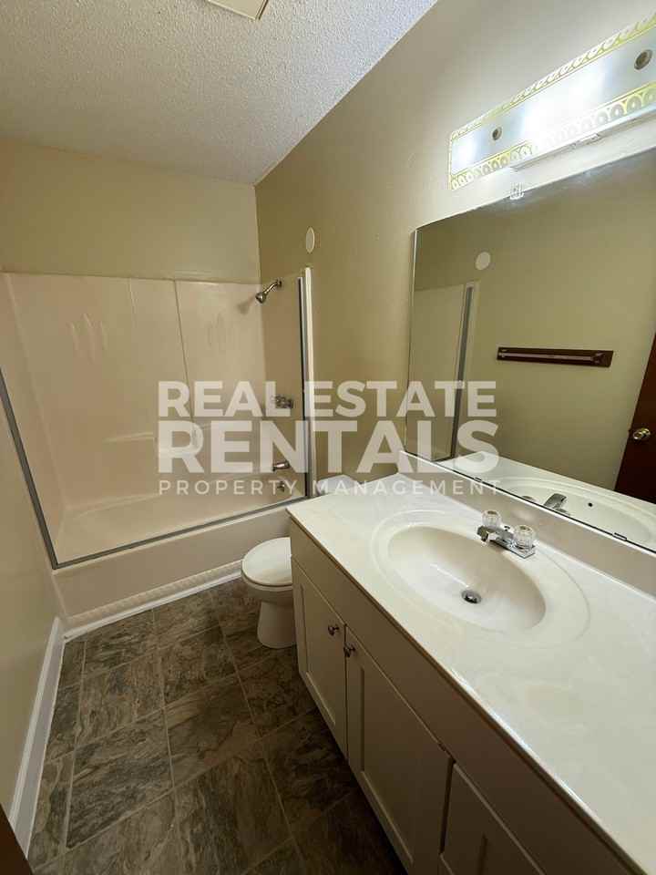College Heights - Photo 7 of 22
