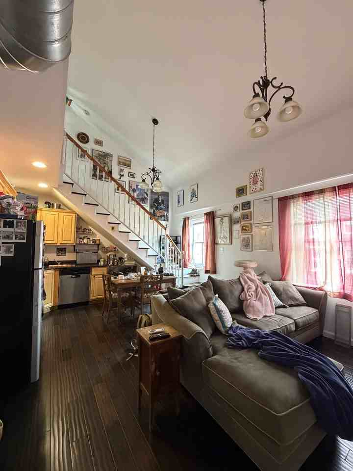 1609 Mount Vernon Street - Photo 3 of 21