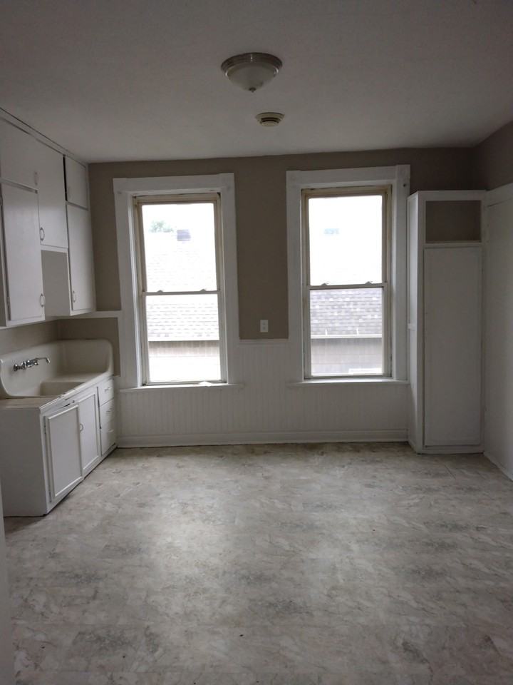 2145A (Upper Front) S 15 St - Photo 2 of 11