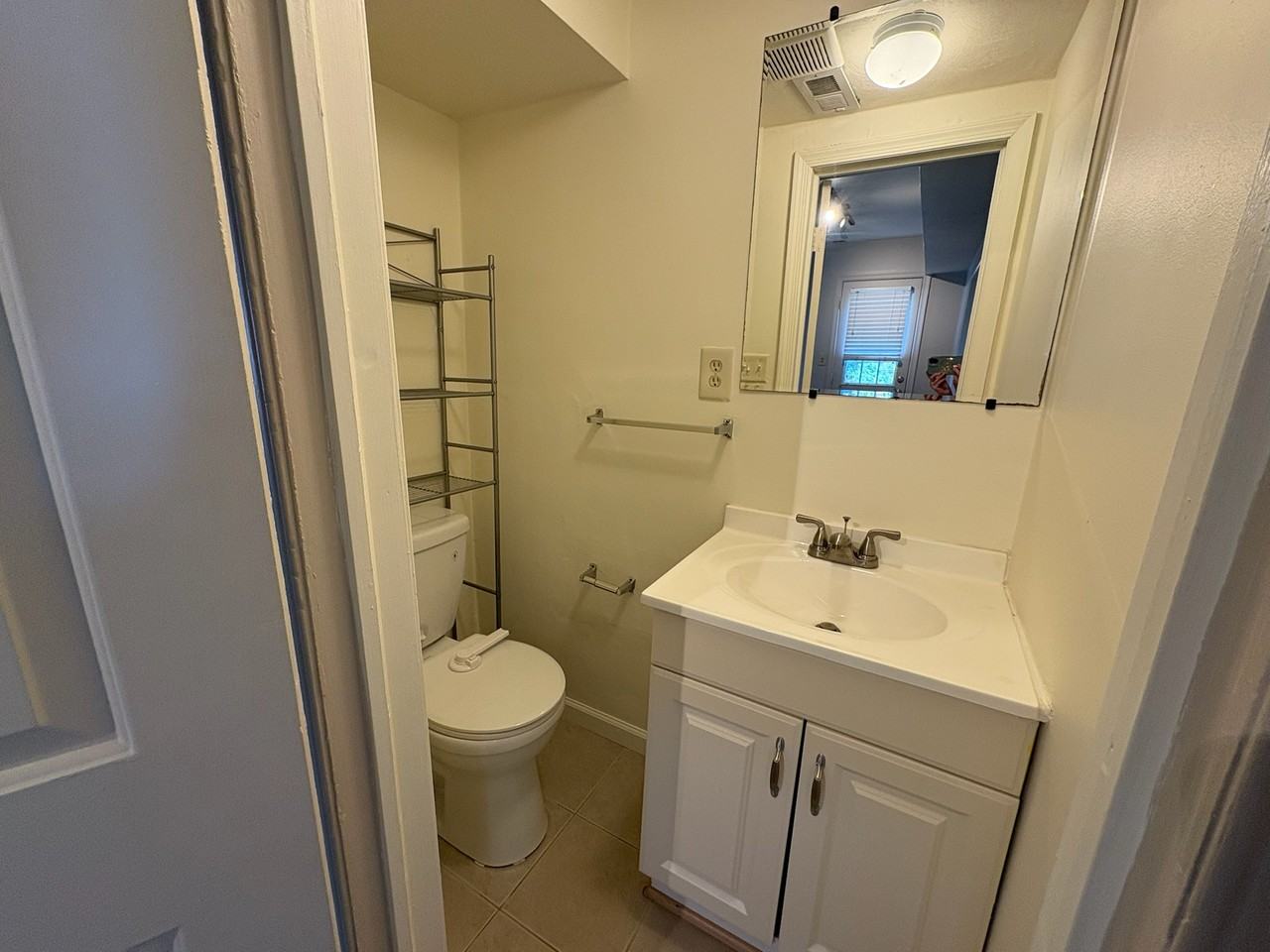 3021 Luxembourg Ave #A - Photo 5 of 22