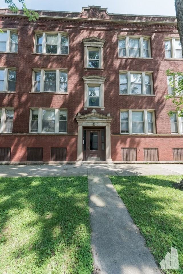 1940 W Winona St #1942-3 - Photo 2 of 8