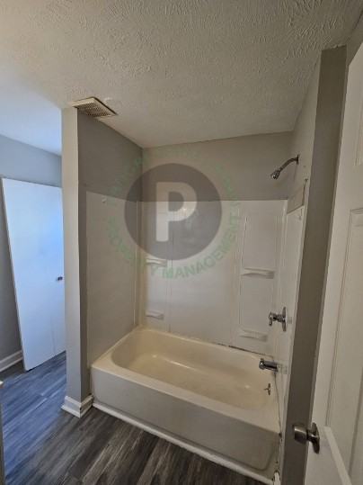 3204 W 73rd St - Photo 4 of 28
