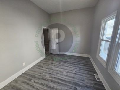 3204 W 73rd St - Photo 5 of 28