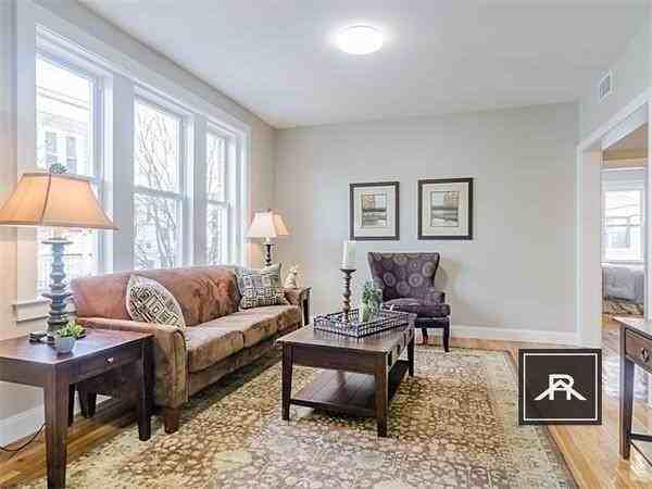 4 Leicester St - Photo 3 of 10