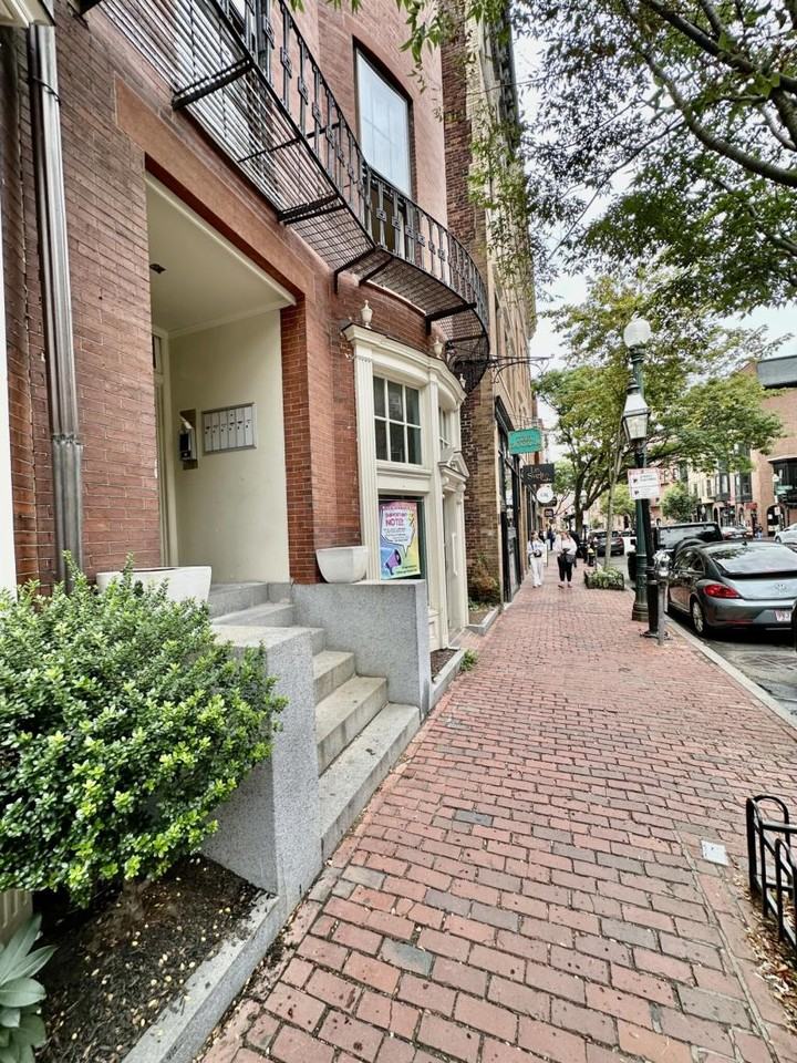 105 Charles St - Photo 7 of 9