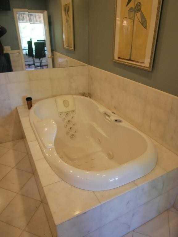 35 Warwick St - Photo 4 of 10