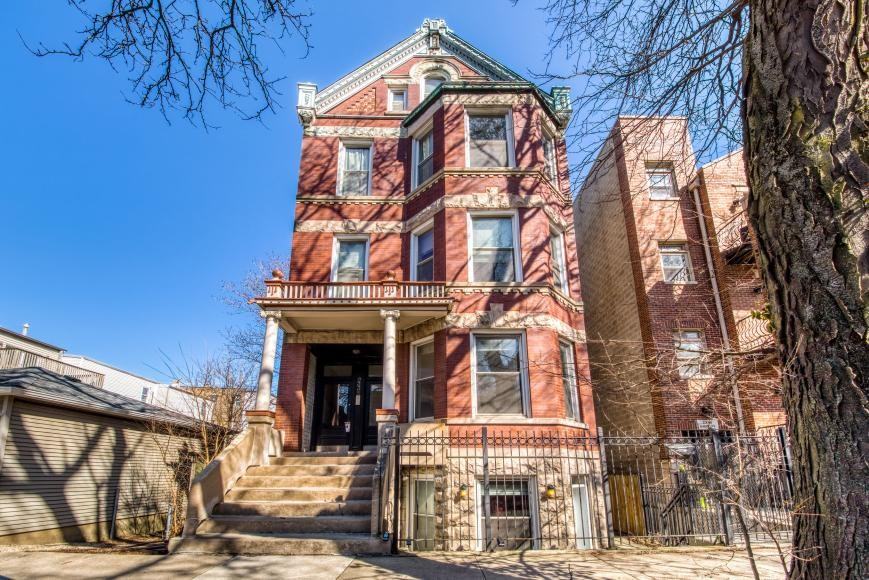 2335 N Oakley Ave