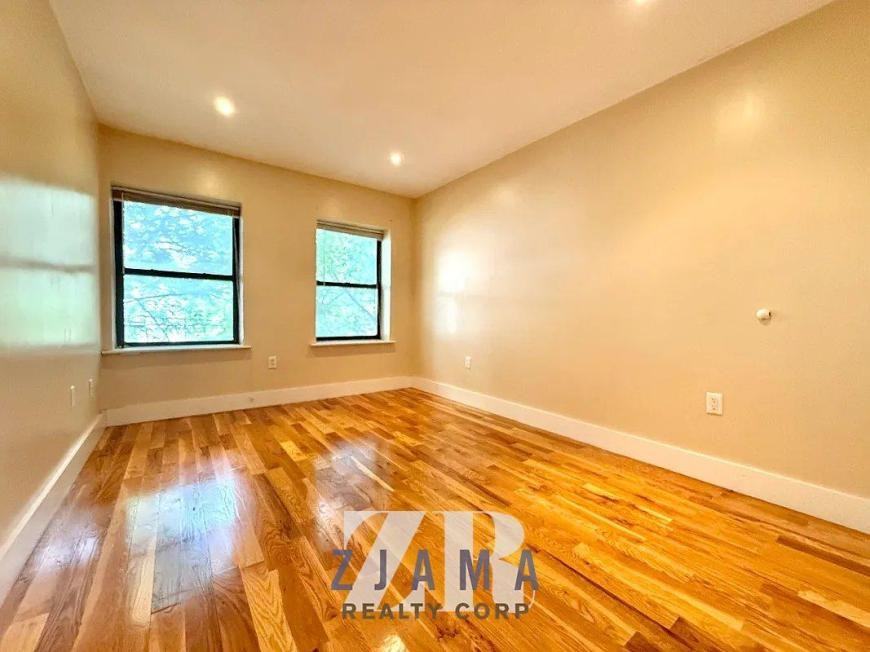 1069 Bergen St - Photo 6 of 9