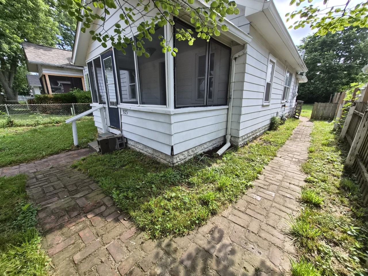 925 N Somerset Ave #1 - Photo 2 of 23