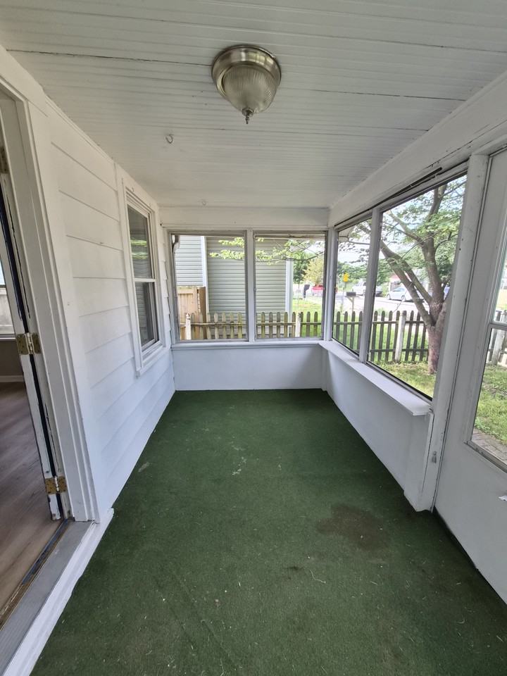 925 N Somerset Ave #1 - Photo 6 of 23