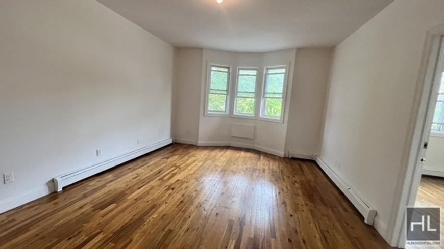 548 Rockaway Ave - Photo 4 of 10