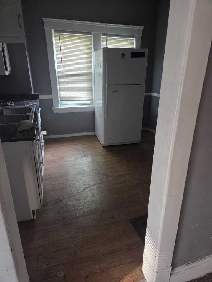 10702 Bryant Ave #1 - Photo 3 of 8
