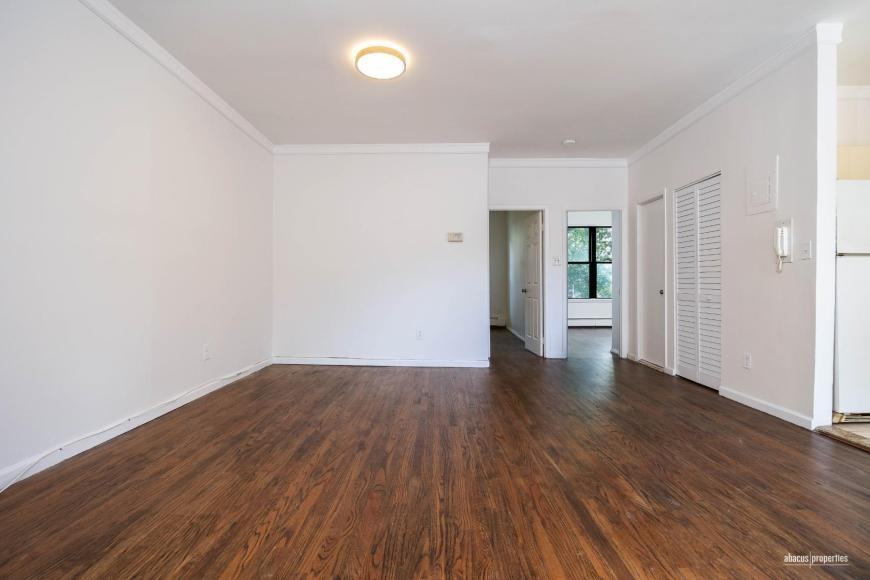 2116 Dorchester Rd - Photo 2 of 10
